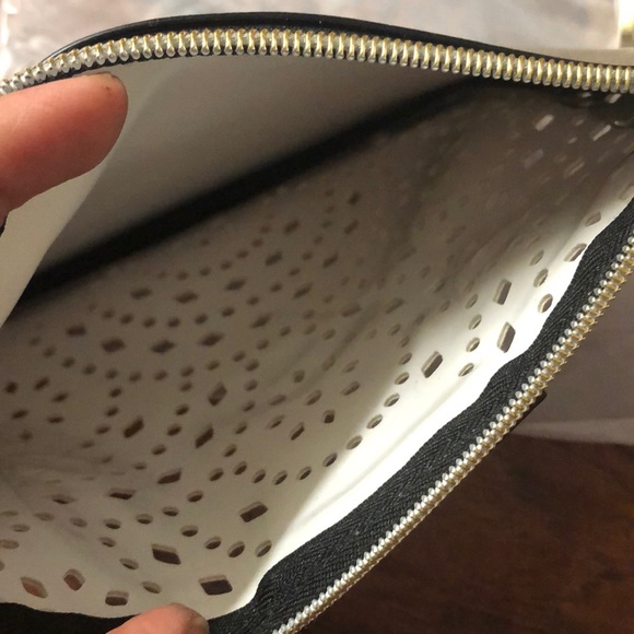 Victoria’s Secret Laser cut cosmetic pouch NEW - Picture 3 of 5